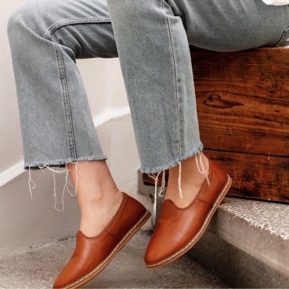 Charix Turkish Handmade Camel Flats Handmade in Istanbul Turkey - Picture 1 of 10